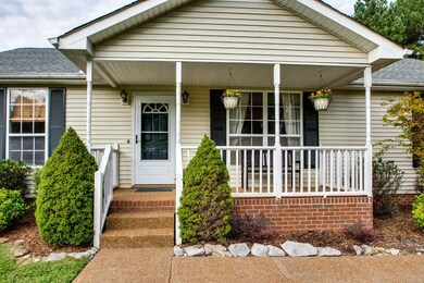 FRONT PORCH style living! I want that!!!
