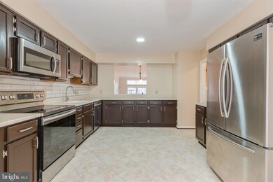 8038 Galla Knoll Cir, Springfield, VA 22153 - photo 4