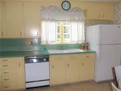 Kitchen. SZpacious kitchen with new floor