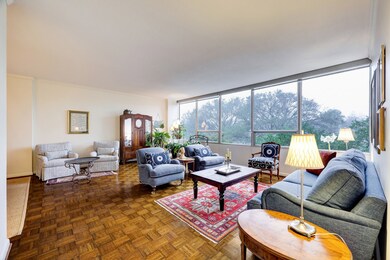 Beautiful corner apartment with parquet flooring,