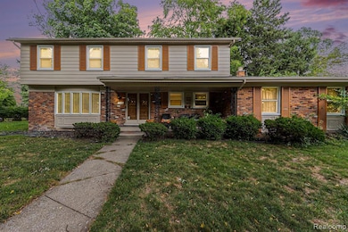 32058 Aline Dr, Warren, MI 48093 - photo 2