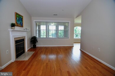 800 Amber Tree Ct unit 302, Gaithersburg, MD 20878 - photo 3