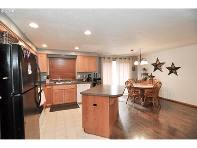 201 E 16th St, Lafayette, OR 97127 - photo 7