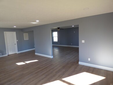 359 S 2nd St, Frankfort, IN 46041 - photo 7