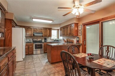 8345 Acuff Ln, Lenexa, KS 66215 - photo 2