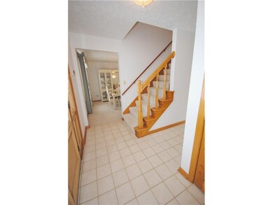 Entry/Foyer.