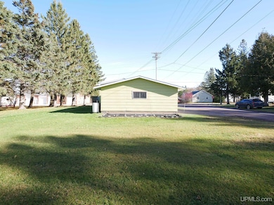 19990 Henry St, Houghton, MI 49931 - photo 4