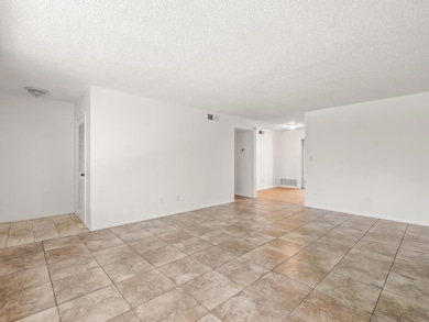 3725 N Fruit Ave unit B, Fresno, CA 93705 - photo 7