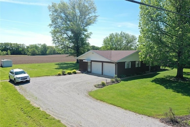 121 Willow Dr, Collinsville, IL 62234 - photo 2