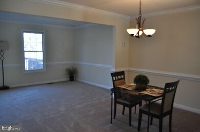 7671 Staunton Cir, Manassas, VA 20109 - photo 5