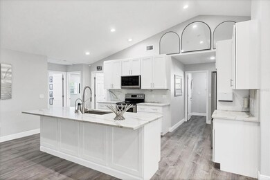 618 Eastpointe Ct, Sarasota, FL 34232 - photo 6