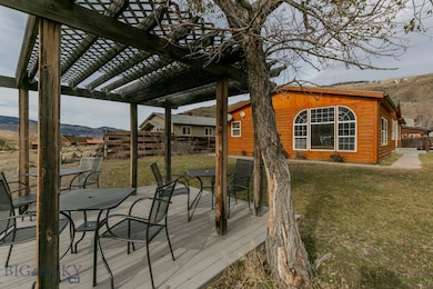 112 S Yellowstone St, Gardiner, MT 59030 - photo 5
