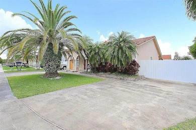 17870 SW 155th Ct, Miami, FL 33187 - photo 4