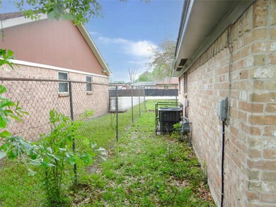 8614 Venus St, Houston, TX 77088 - photo 5