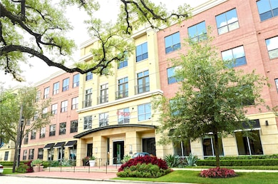 Located in Montrose with easy access to Randalls,