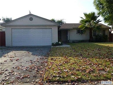 Large front yard with long driveway.