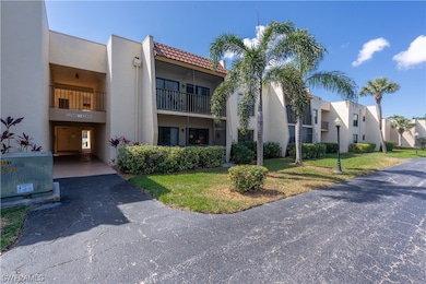 12491 Mcgregor Blvd unit 7, Fort Myers, FL 33919 - photo 2