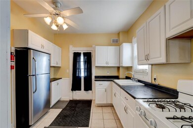 1126 1st St SW, Cedar Rapids, IA 52404 - photo 6