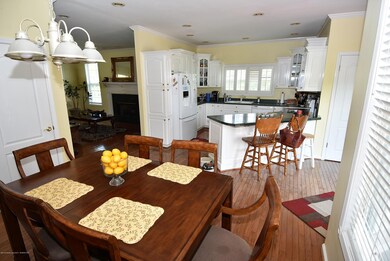 5-Eat in Kitchen