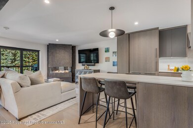 11_650_S_Monarch011_mls