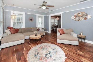 Spacious & gorgeous wood floors