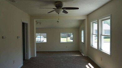 52 Emily St, Springfield, MA 01109 - photo 6