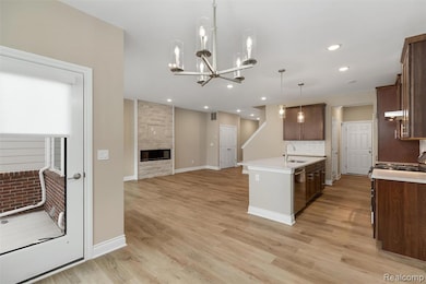 807 Balmoral Ln, Troy, MI 48085 - photo 2