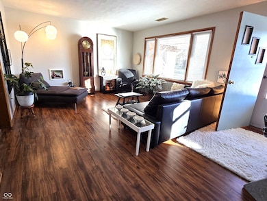 102 E Grant St, Waldron, IN 46182 - photo 4