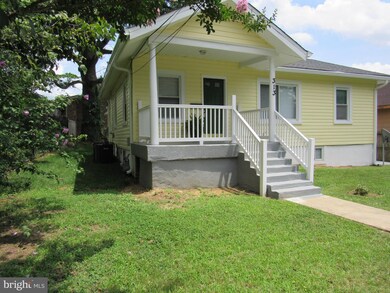 313 44th St NE, Washington, DC 20019 - photo 2