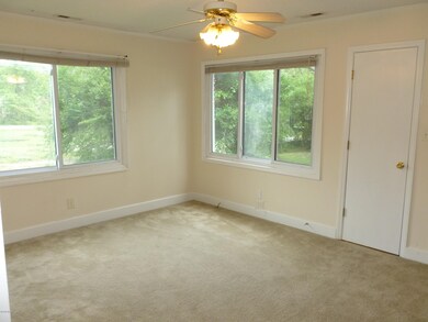 221 Lakewood Dr, Jacksonville, NC 28546 - photo 3