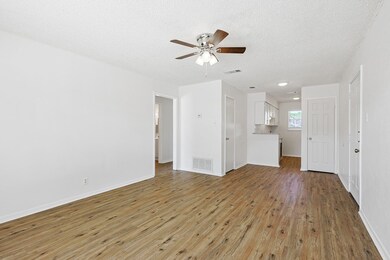 2637 W Randol Mill Rd unit C, Arlington, TX 76012 - photo 4