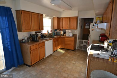 12830 Point Pleasant Dr, Fairfax, VA 22033 - photo 6