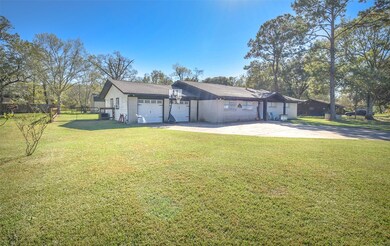 6911 Oak Bend Dr, Alvin, TX 77511 - photo 5