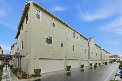 37598 Cape Cod Rd, Newark, CA 94560 - photo 3