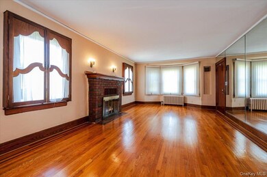 715 Iris St, Franklin Square, NY 11010 - photo 2