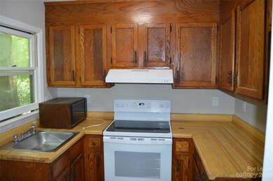 645 W Sharpe St, Statesville, NC 28677 - photo 5