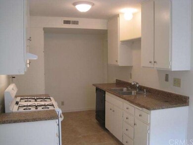 Beautiful Formica Counters and new Stove