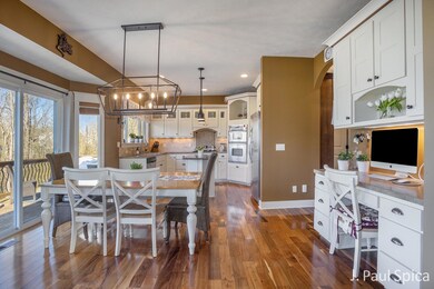 Dining Area/Built-In Desk