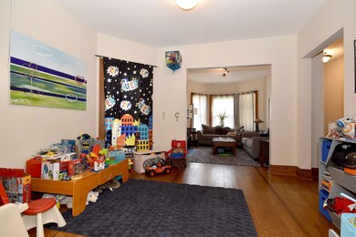 1128 W Addison St, Chicago, IL 60613 - photo 5