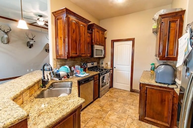 1414 Limestone Way, Elgin, OK 73538 - photo 6