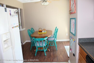 6009 Chesapeake Dr, Lansing, MI 48911 - photo 4