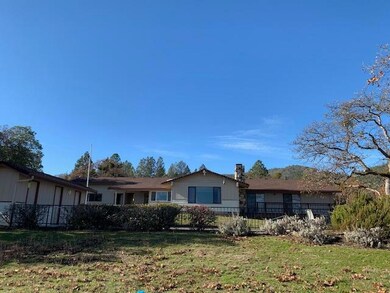 3850 Walker Creek Rd, Central Point, OR 97502 - photo 2