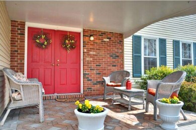 135 Hawthorne Ln, Phoenixville, PA 19460 - photo 2