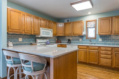 635 E Cooke Rd, Columbus, OH 43214 - photo 7