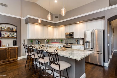 Kitchen and Breakfast Bar