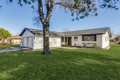 Ranch-style house featuring a shingled roof, a fro