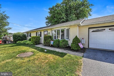 17 Linden St, Leola, PA 17540 - photo 2