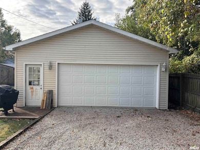 1310 W Franklin St, Taylorville, IL 62568 - photo 5