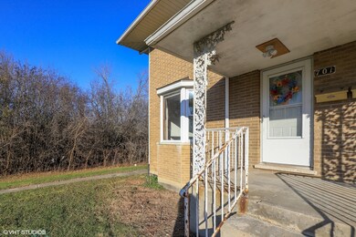 701 Carney St, Waukegan, IL 60085 - photo 2