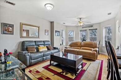 6153 N Richmond St unit 3S, Chicago, IL 60659 - photo 2